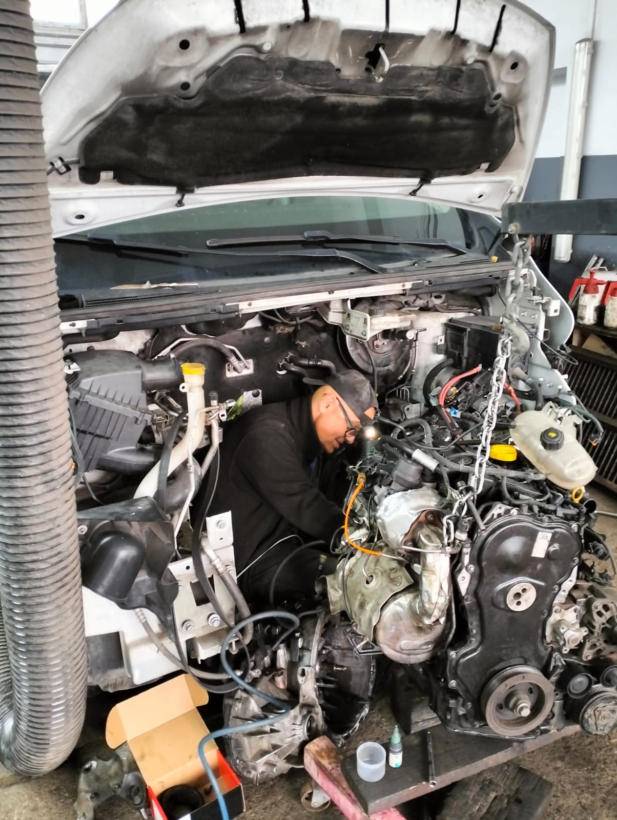 Naprawa pojazdu ciężarowego w serwisie